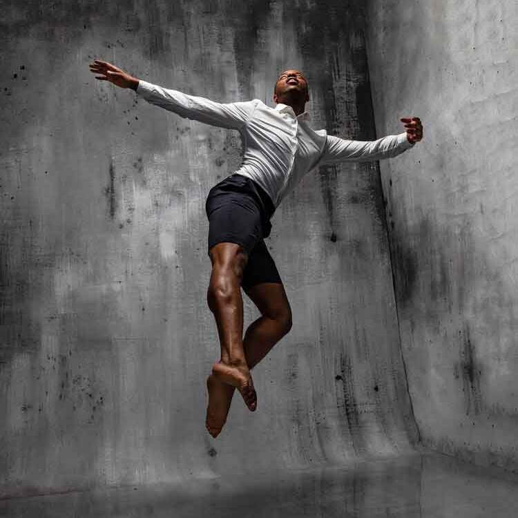		man dancing
	