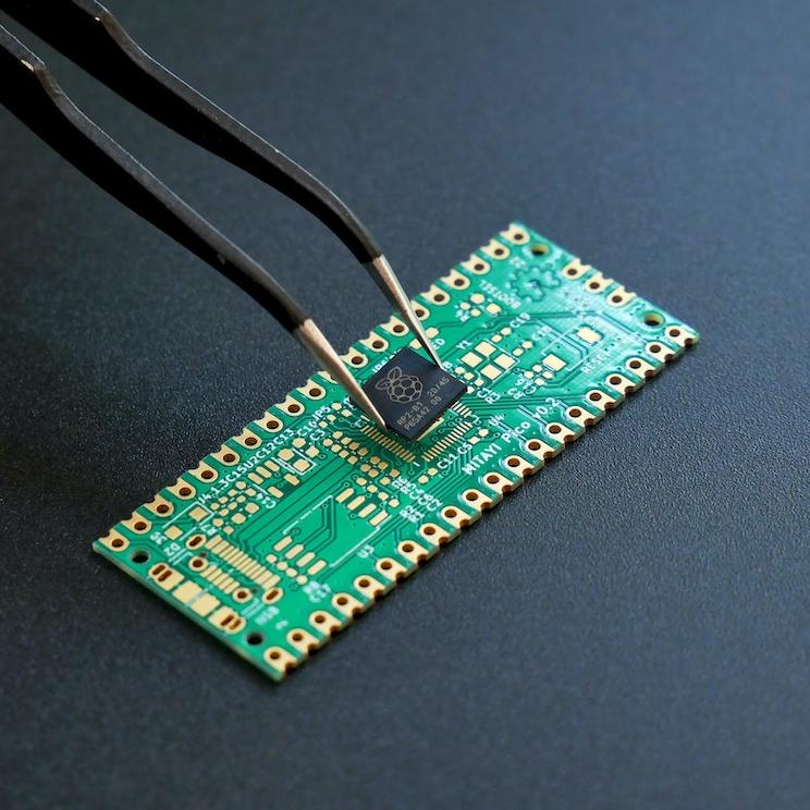 		Tweezers placing a black square onto a green rectangle
	