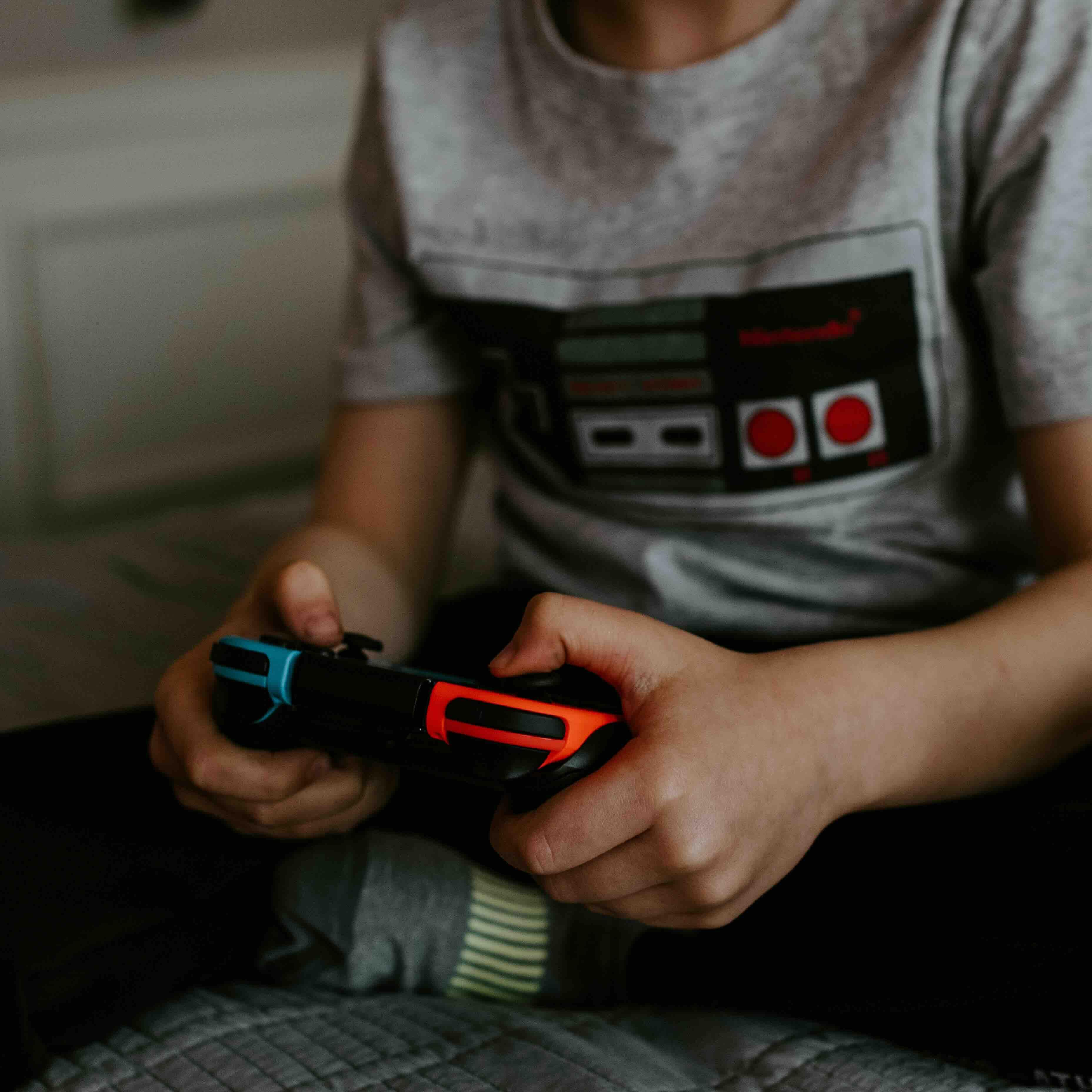 		person holding a video game controller
	