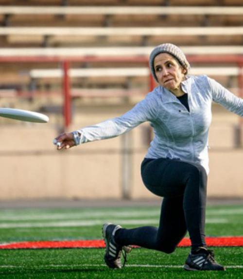  person throwing a disc